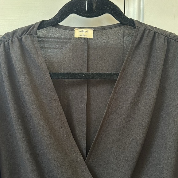 ARITZIA LONG SLEEVE - size XS - Picture 2 of 3
